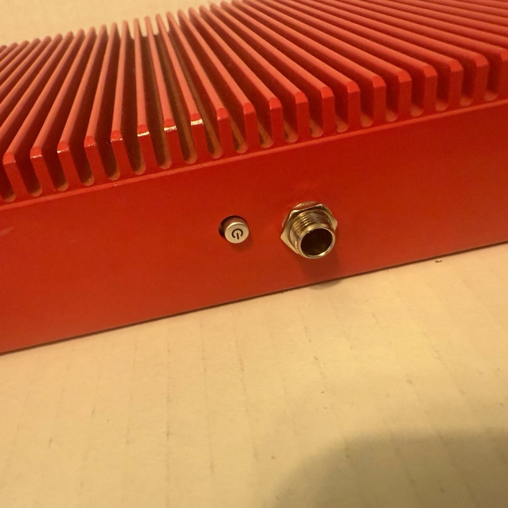 Red Wired Router - Picture 5 of 9